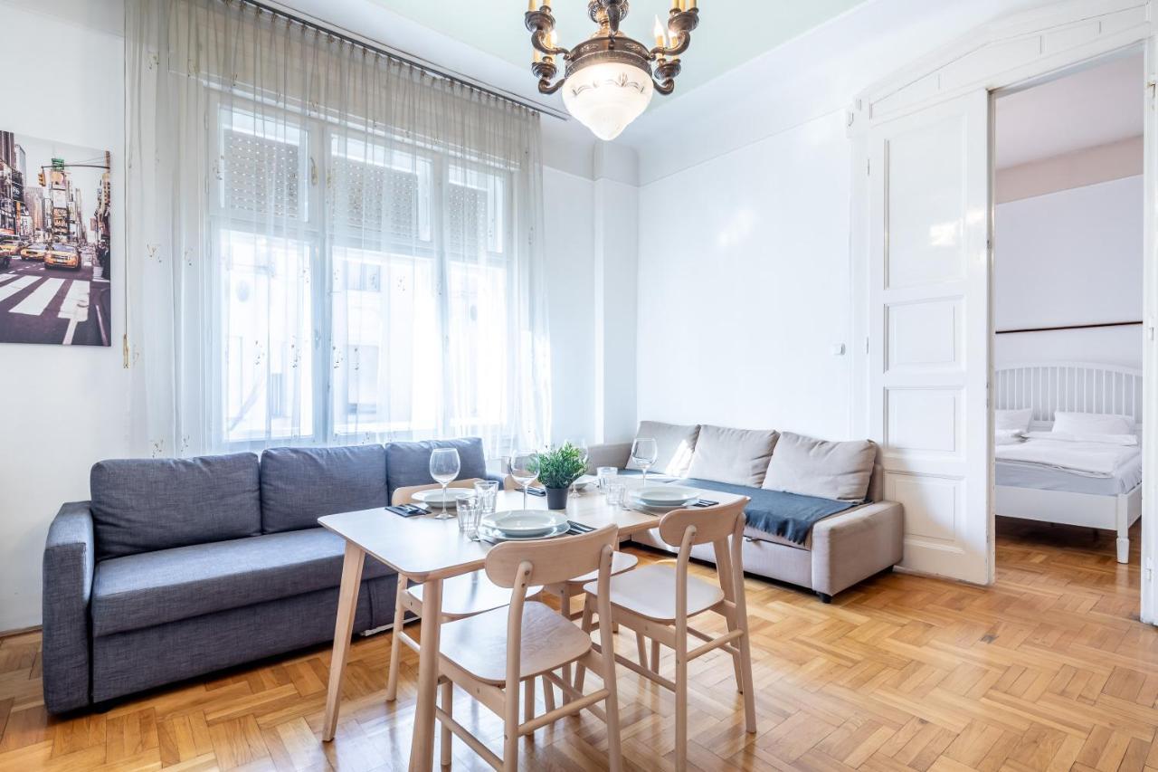 Huge Apartment In The City Center Budapest Bagian luar foto