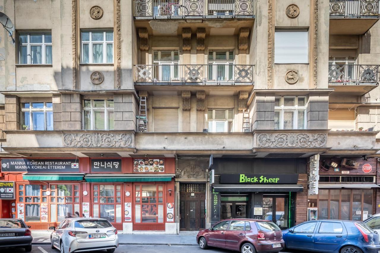 Huge Apartment In The City Center Budapest Bagian luar foto