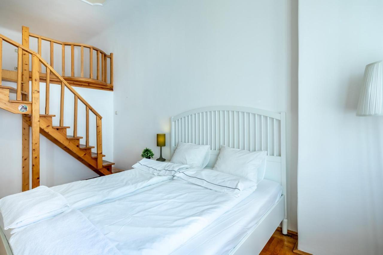 Huge Apartment In The City Center Budapest Bagian luar foto