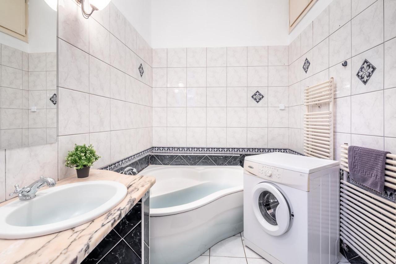 Huge Apartment In The City Center Budapest Bagian luar foto